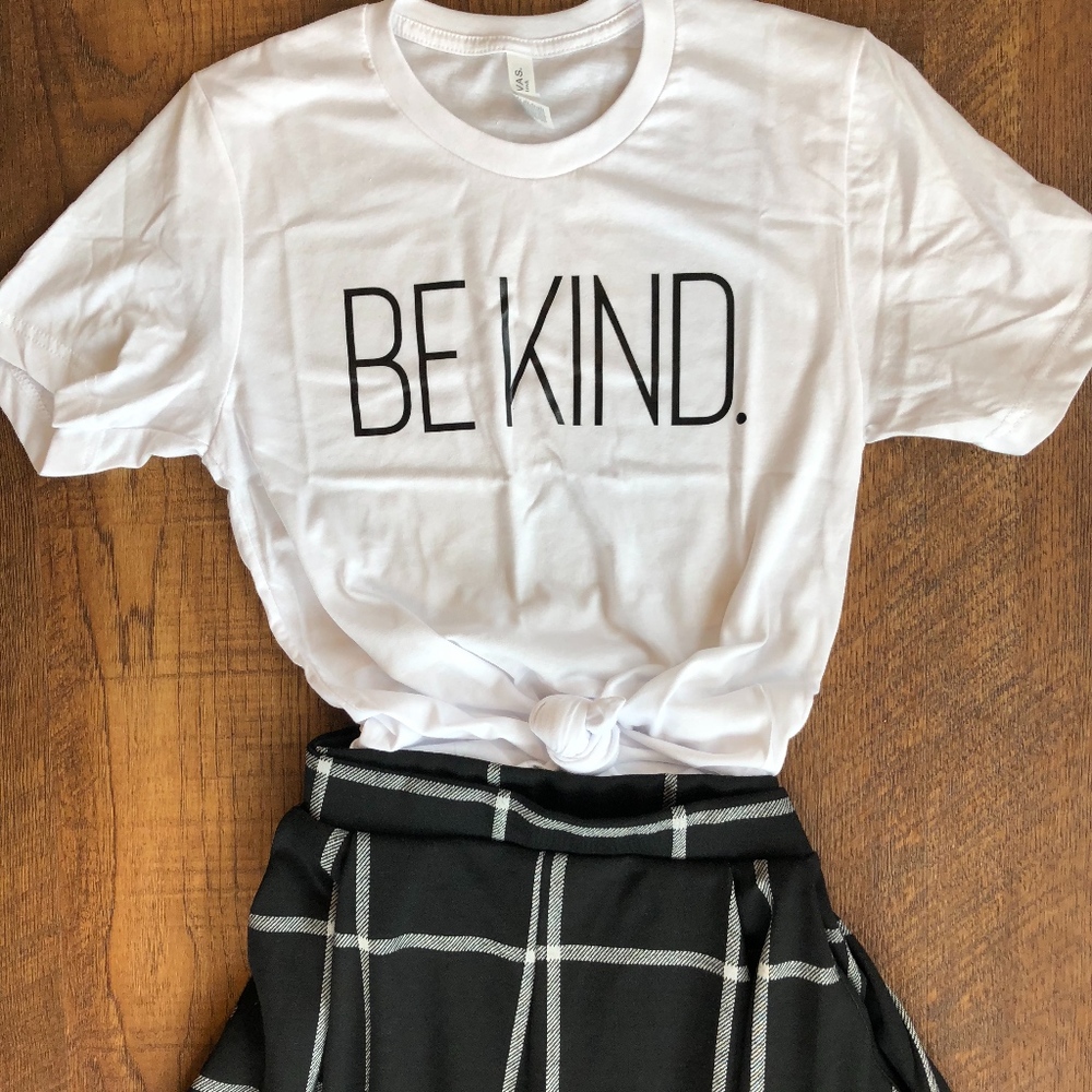 Be Kind T-shirt - Picture 3 of 5